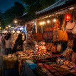 Le marché de nuit en Asie du Sud-Est : quand culture, artisanat et shopping local se rencontrent